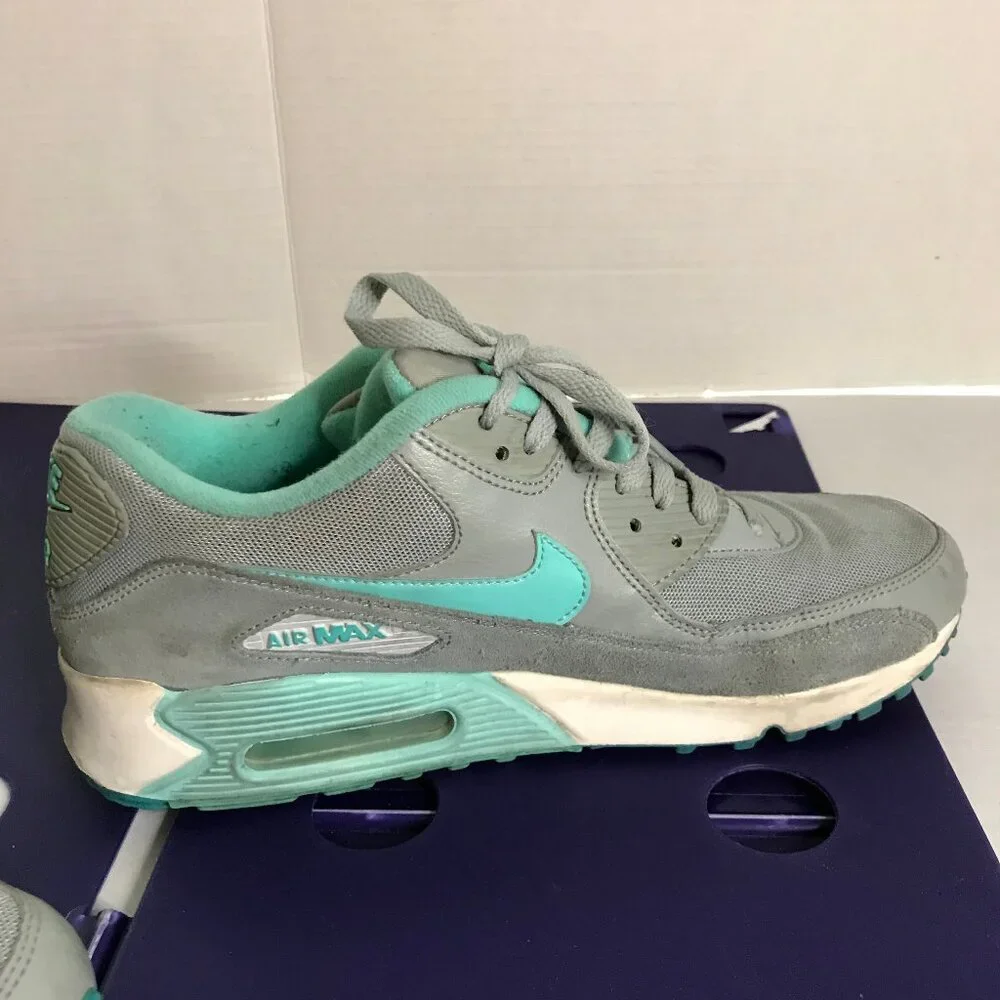 NIKE AIR MAX WOMENS SHOES SIZE 11 - Picture 2 of 7